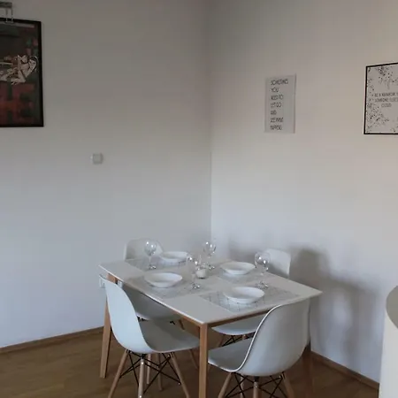 Central Square 2 Bedroom With Parking 스코페