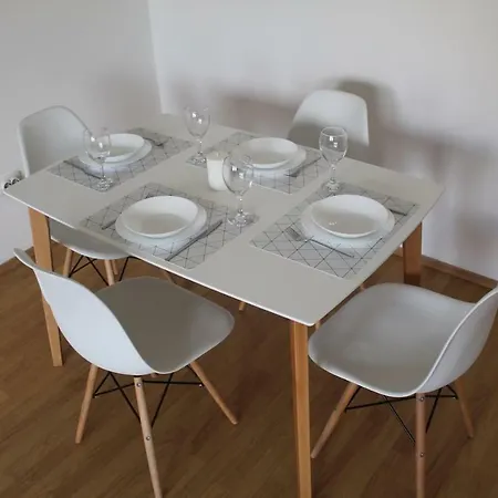 아파트 Central Square 2 Bedroom With Parking 스코페